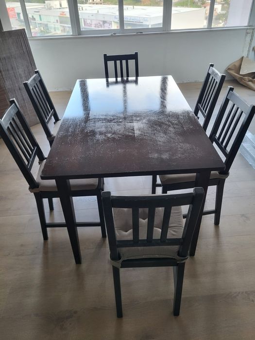 Mesa em madeira Maciça com 6 cadeiras
