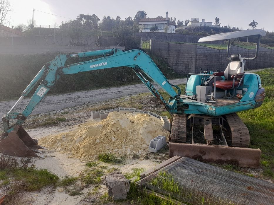 Máquina komatsu trabalha bem