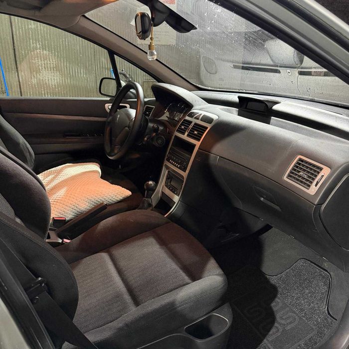 307 sw 1.6 hdi black & silver edition