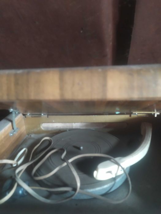 Продам музыкальный проигрыватель