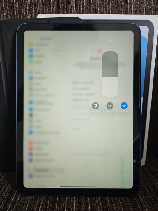 Apple iPad 11th Gen A16 - stan idealny