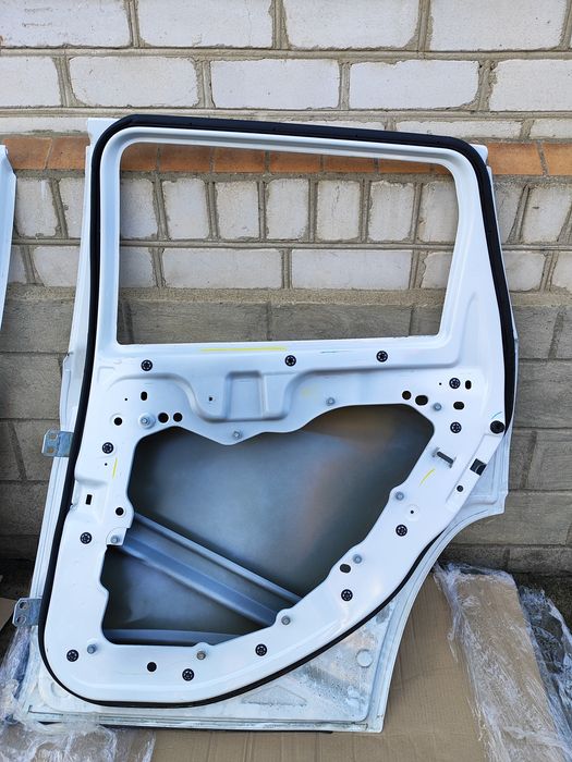 Продам двері jeep cherokee kl 2022 року...