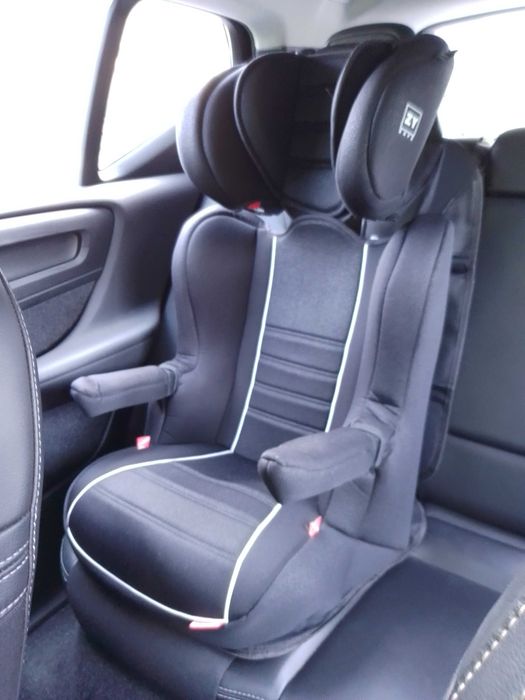 Cadeira ZIPPY de criança até 135 cm e protetor de estofos