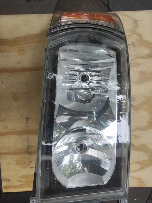 Фара сканія права