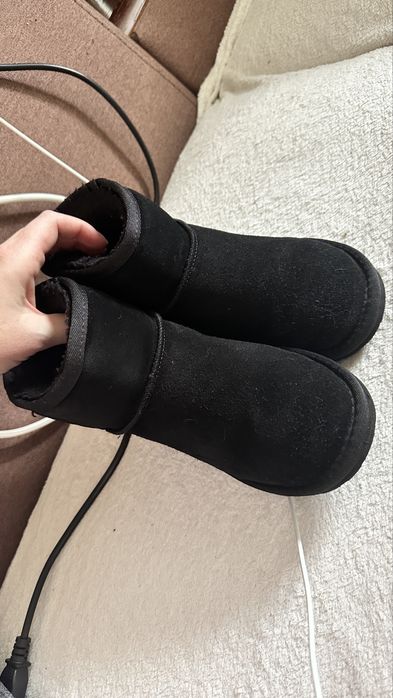 Продам угги замшевые