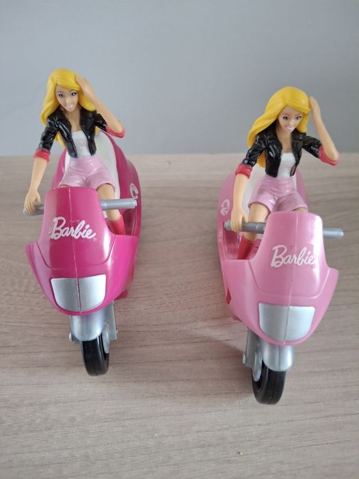 Dwie Barbie na motorach
