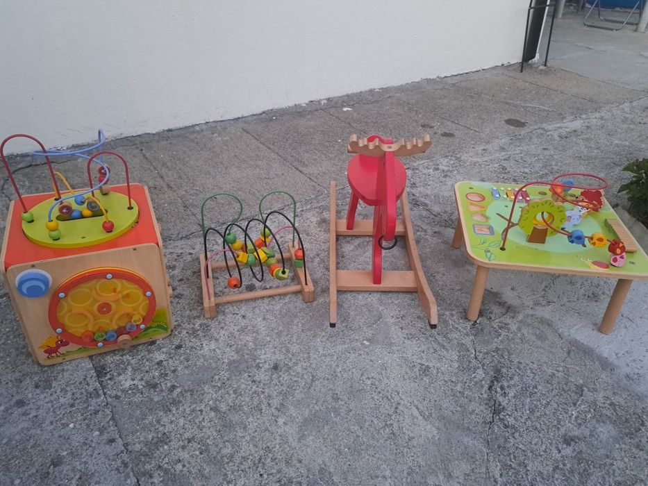 Vários brinquedos ikea de madeira