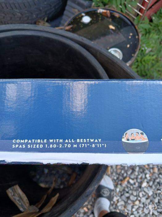 Zadaszenie przeciwsloneczne do jacuzzi
