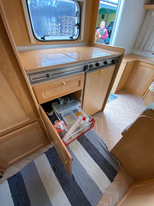 Продаємо улюблений сімейний причеп кемпінг Burstner