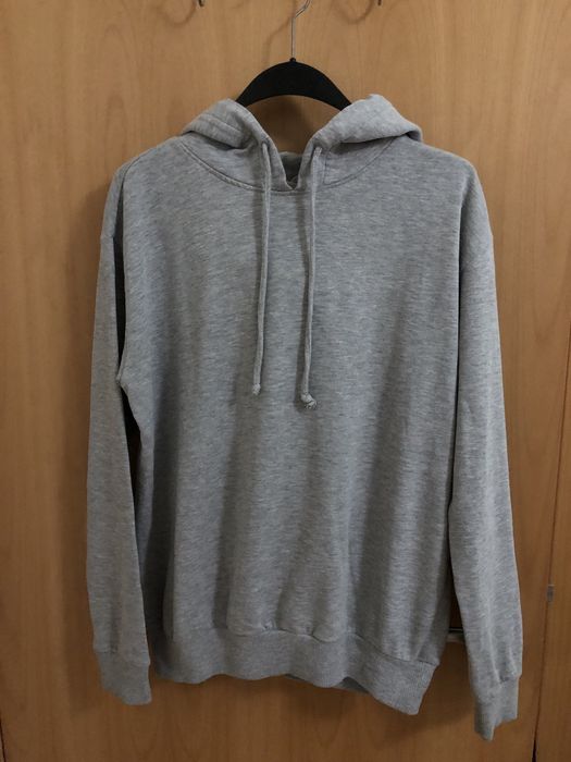 Sweat cinzenta com capuz