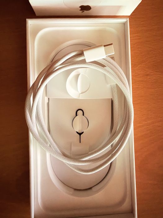 Iphone 16 Pro - Desert Titanium - 256GB