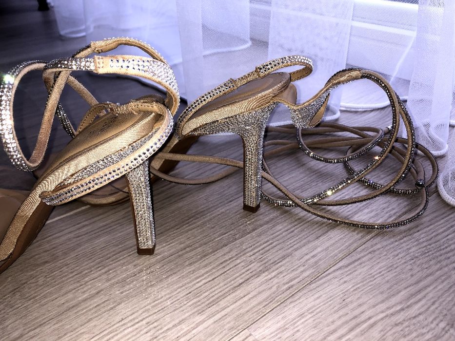 Шикарні босоніжки ZARA