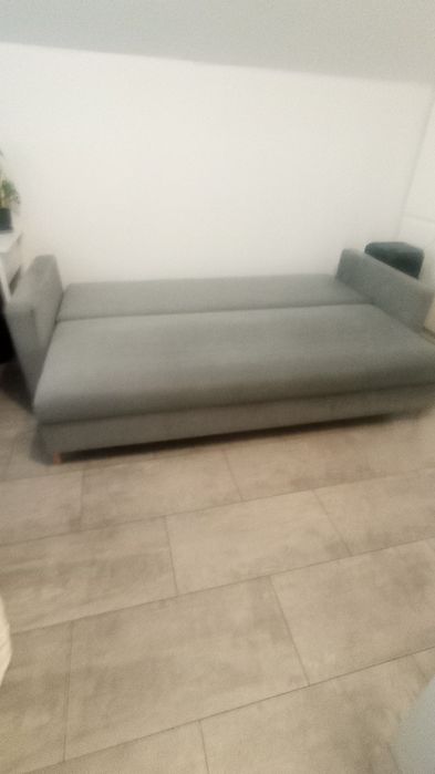 Sofa rozkładana z pufą