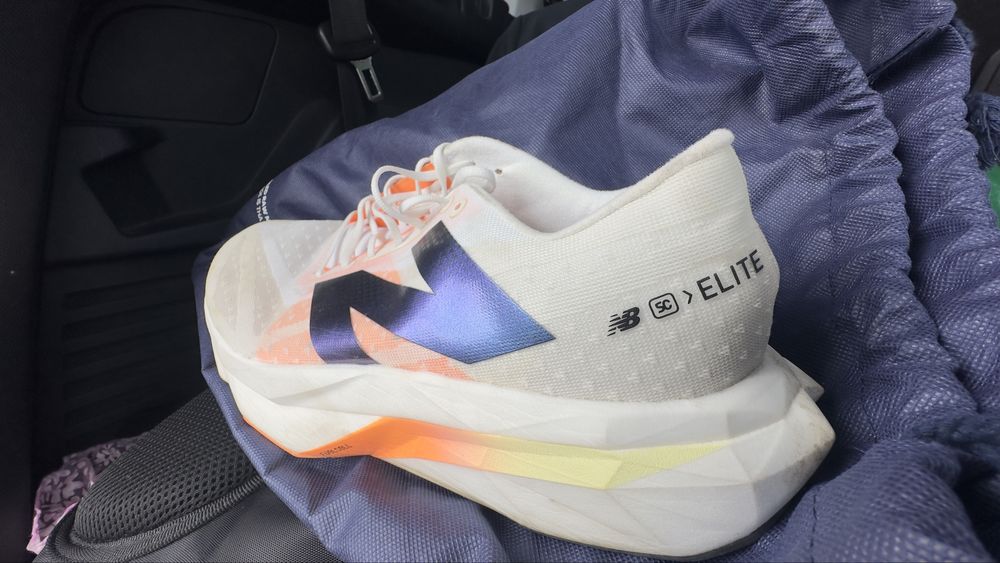 Sapatilhas New Balance FuelCell SuperComp Trainer v3 branco laranja