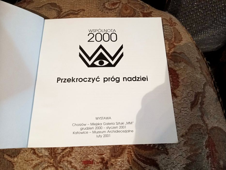 Wystawa przekroczyć próg nadziei wspólnota 2000