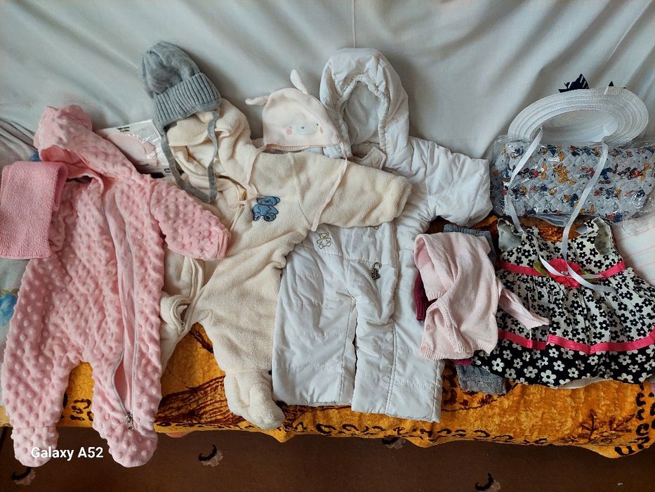 Продам бокс з дитячим одягом