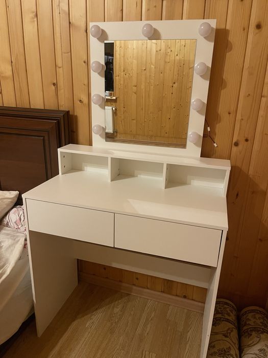 Туалетний столик трюмо, в ідеальному стані