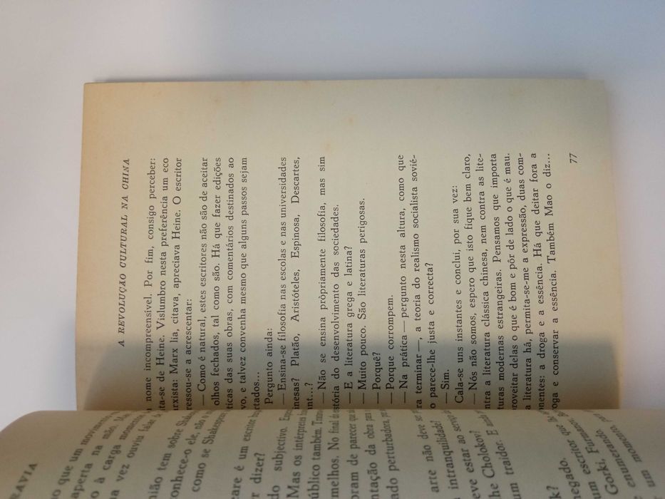 A Revolução Cultural Chinesa, de Alberto Moravia.