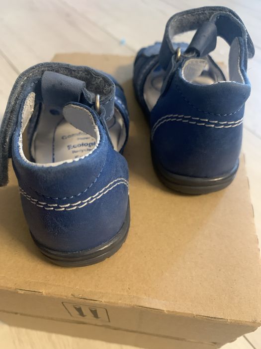 Niebieskie sandalki r 20