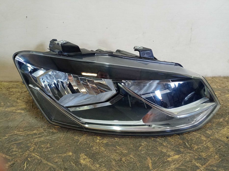 VW Volkswagen Polo 5 V 6C lampa przód przednia prawa oryginał EU