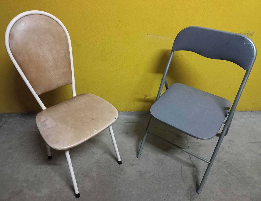 Duas cadeiras (metal)