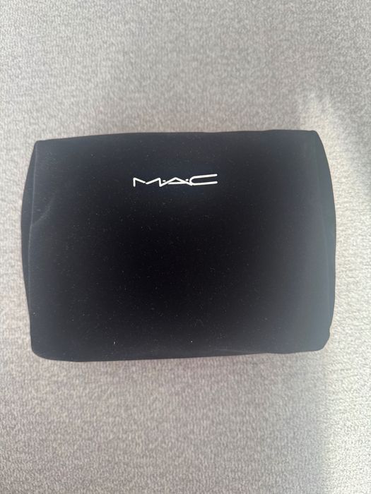Kosmetyczka MAC + gratis (wybrana próbka perfum)