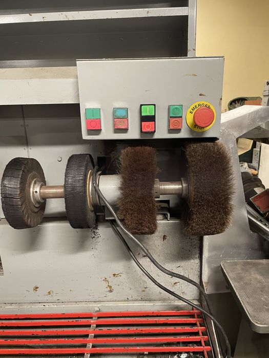 Maquina de sapateiro cam quatro motores com pouco uso a trabalhar na p