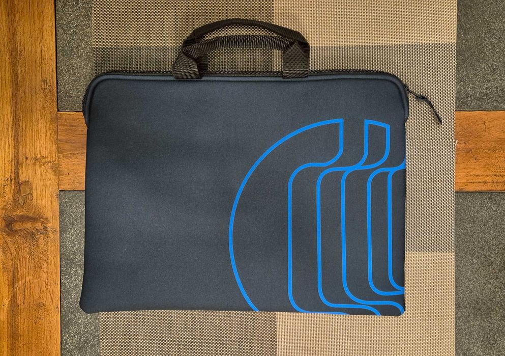 Sprzedam nową, miękką torbę na laptopa 15"