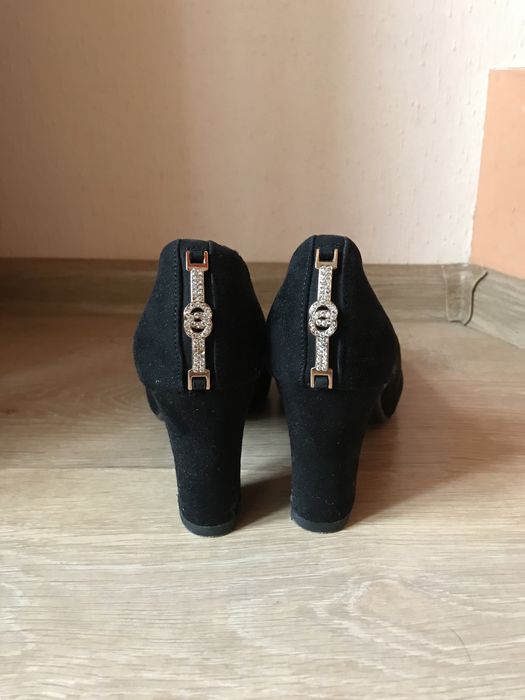 Туфлі/ Підбори