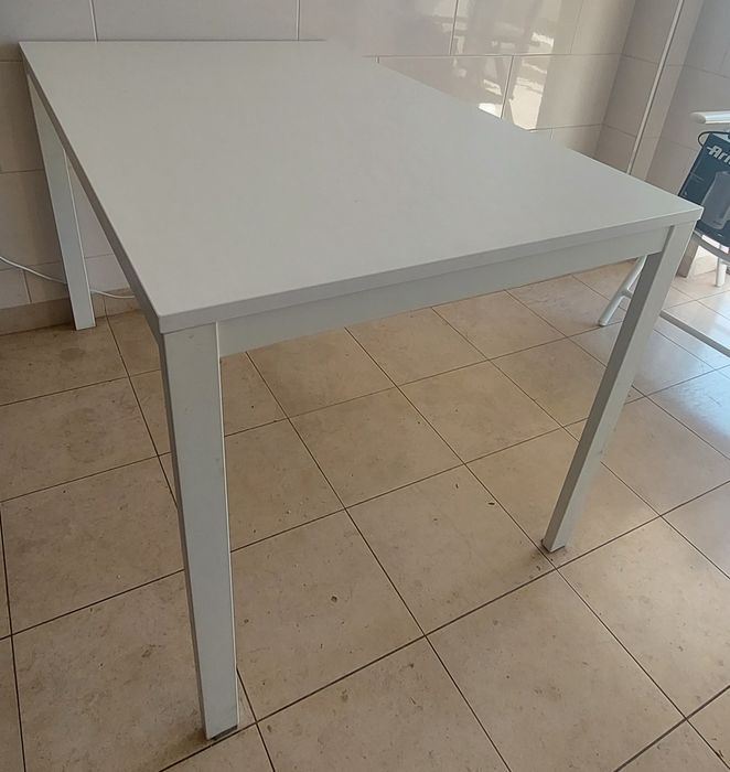 Conjunto 1 mesa e 6 cadeiras