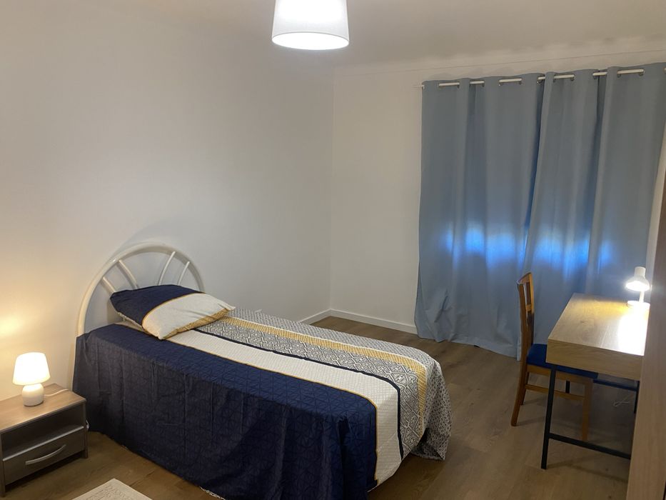 Quarto para estudante em apartamento remodelado - São Domingos