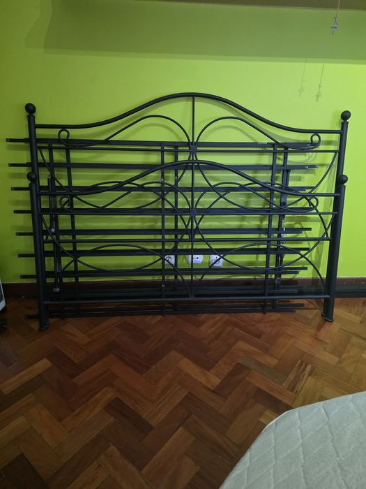 Cama de casal em ferro
