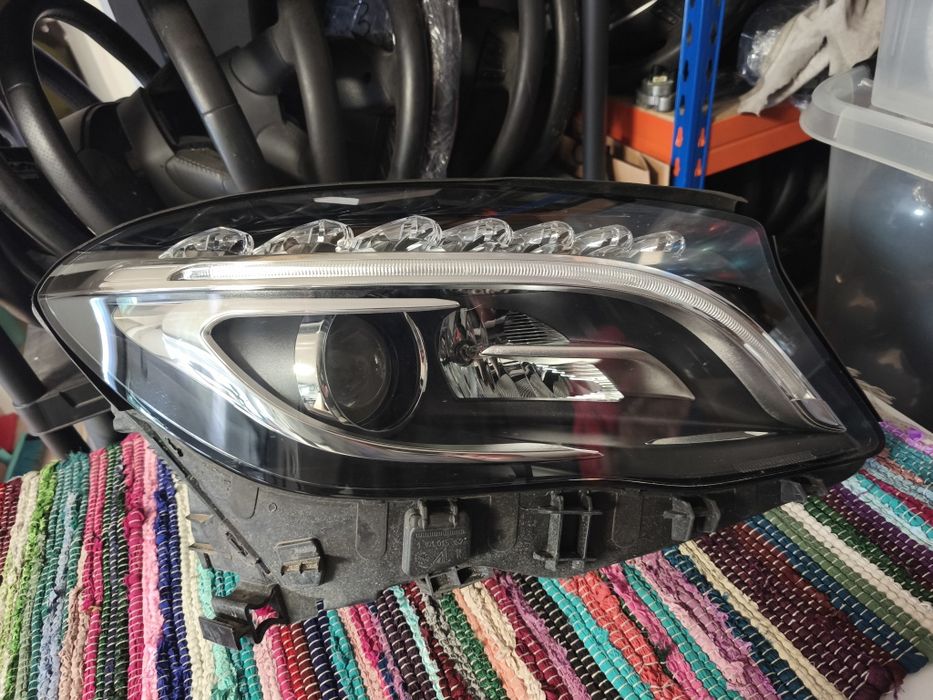 Farol direito bi-xenon Direcional Led GLA W156