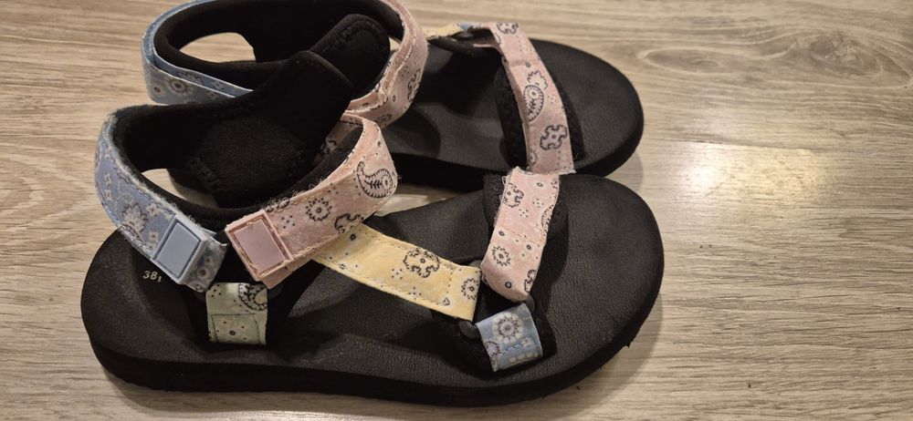 Sandałki dziewczęce kolorowe na rzepy rozmiar 38 Reserved