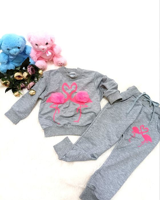 Костюмчик для дівчинки.