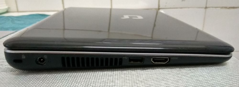 Vendo portátil para peças + carregador