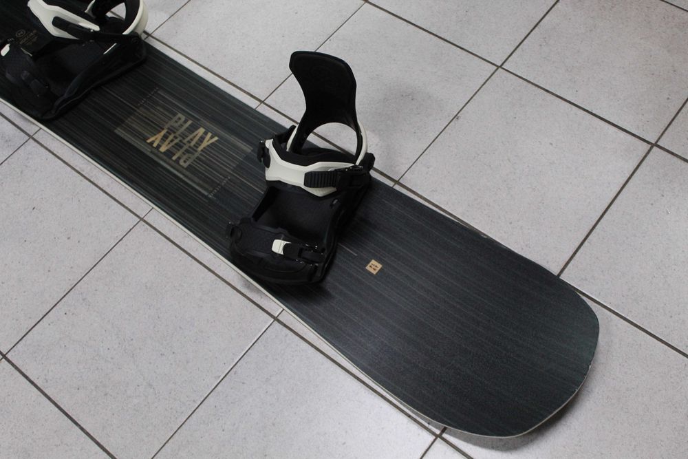 Deska Snowboard NIDECKER PLAY 159 cm + Wiązania RIDE C-9 (r. 2023/2024