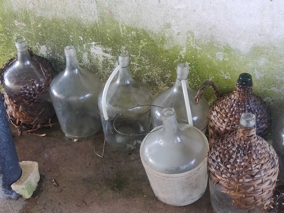garrafões de vidro