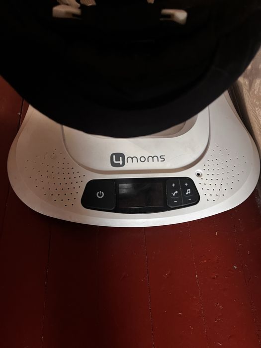 Заколисуючий центр 4moms