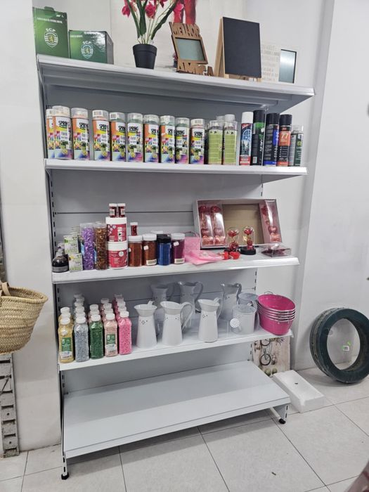 Estrutura lacada a branco