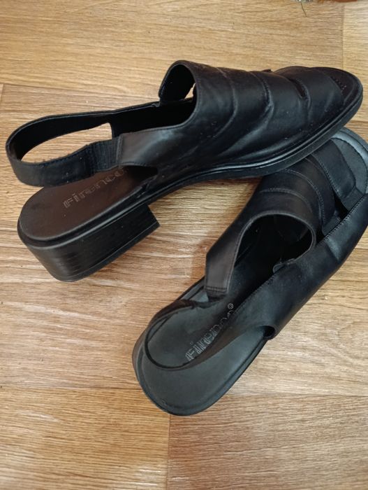 Продам босоножки женские