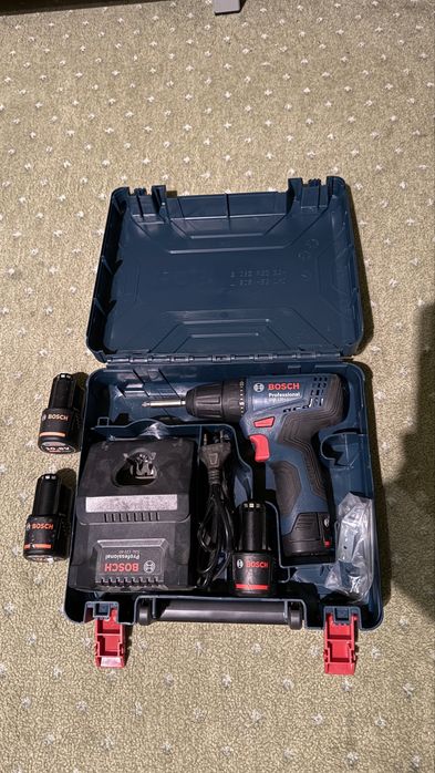 Wkrętarka Bosch 12V + 4 akumulatory