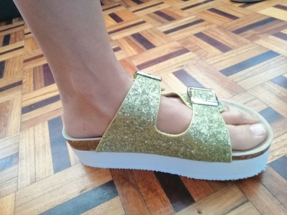 Sandália/chinelo brilhantes dourados Seaside Novo 37