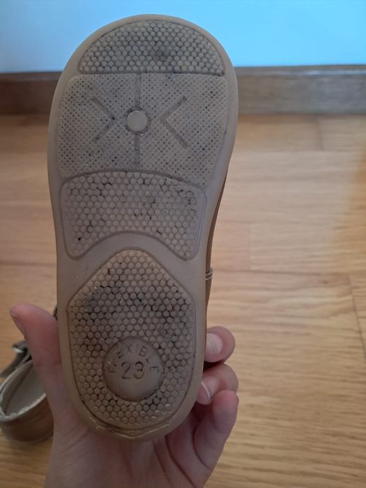 Sapato de criança em pele