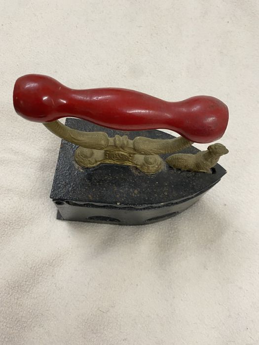 Ferro antigo muito bem estimado