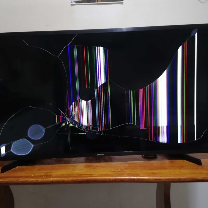TV Samsung ecrã partido