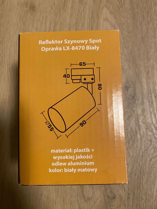 Oświetlenie szynowe: 4x reflektor plus szyna 2 m