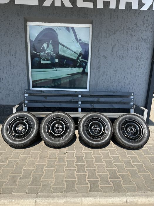 Зимняя резина Nokian 195/ 65 R15 на  дисках