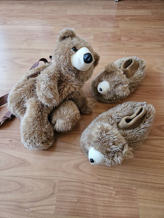 Plecak i mięciutkie kapcie 31 Miś zestaw