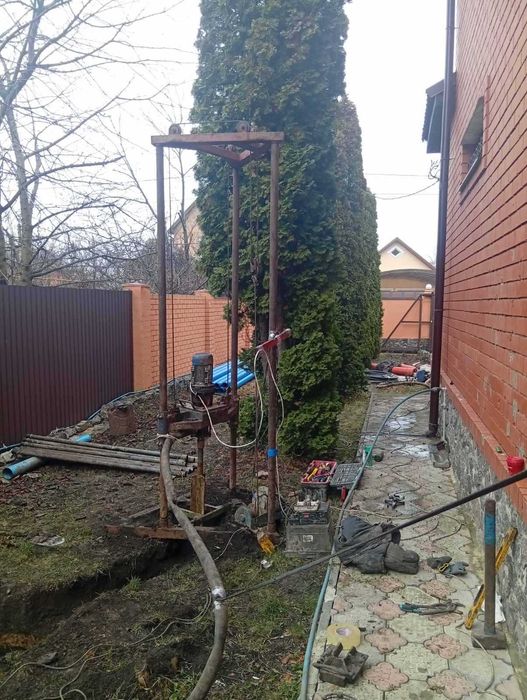 Бурение ремонт чистка скважин, достаем застрявшие насосы.